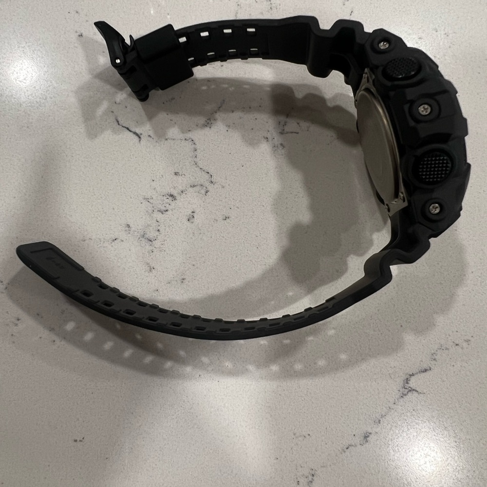 Casio G-Shock GA-700 - Picture 4 of 4